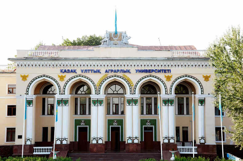Преподавателям КазНАИУ обещают повысить зарплату